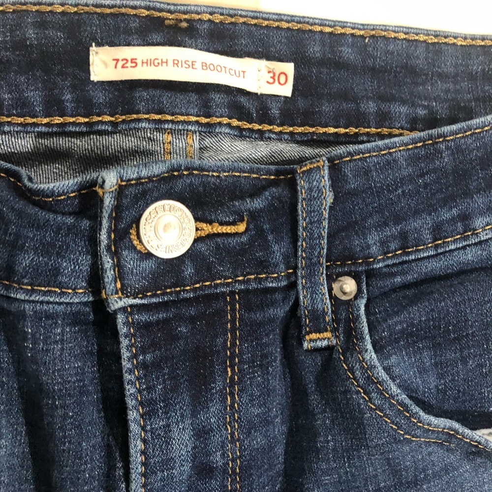 COPY - Levis 725 High Rise Bootcut - Picture 2 of 3
